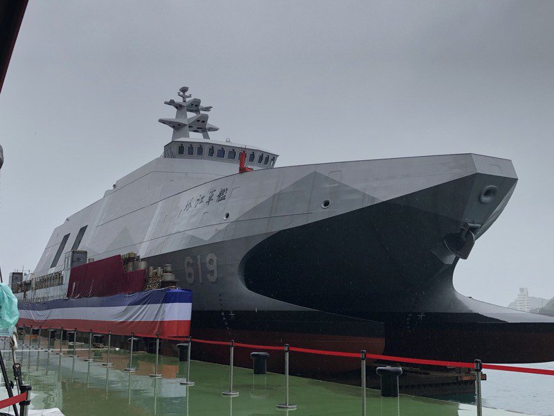 【國艦國造】蔡總統:自己的國家自己保護 海軍沱江級量產型首艘艦「塔江艦」命名下水