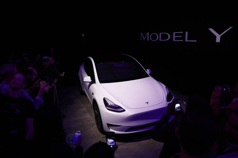 【汽車】中國特斯拉Model Y「新年大降價60萬元」 據消息10小時大賣逾10萬輛