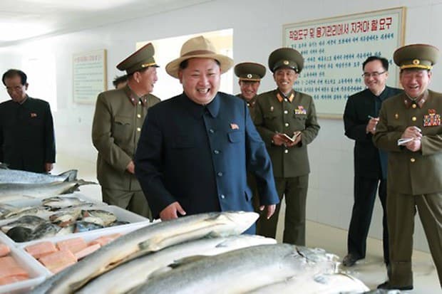 【生活】北韓抵達戰場鮭魚之亂！非官方金正恩 : 我們不用改名就免費吃