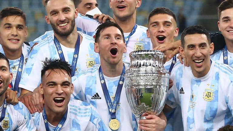 美洲盃》梅西終率阿根廷奪冠 「感謝上帝為我保留這一刻」/影片