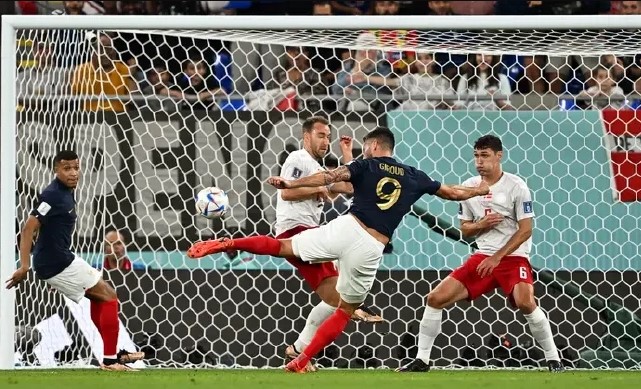世界杯》姆巴佩梅開二度法國2-1力擒丹麥提前出線