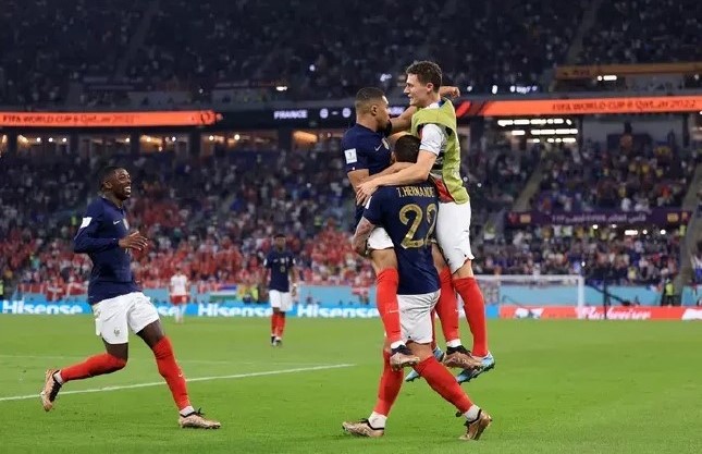 世界杯》姆巴佩梅開二度法國2-1力擒丹麥提前出線